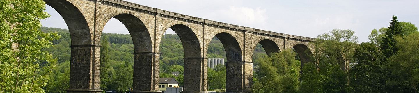 Steinbrücke in Hagen von unten